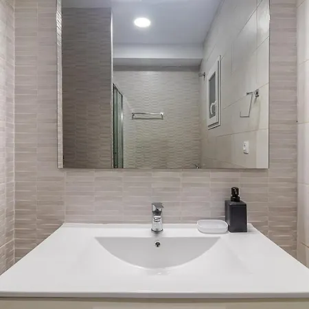 Breezy Bright Urban Oasis *