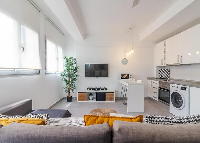 Daire Breezy Bright Urban Oasis *