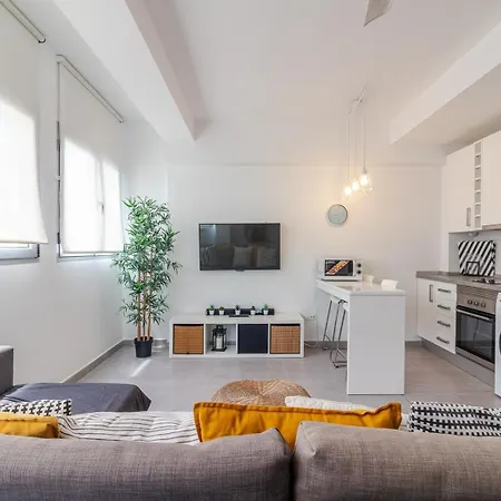Apartment Breezy Bright Urban Oasis *