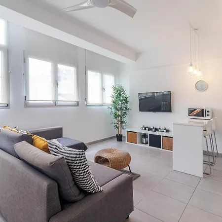 Breezy Bright Urban Oasis Apartment Las Palmas / Gran Canaria