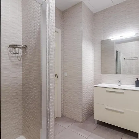 Breezy Bright Urban Oasis 아파트 *