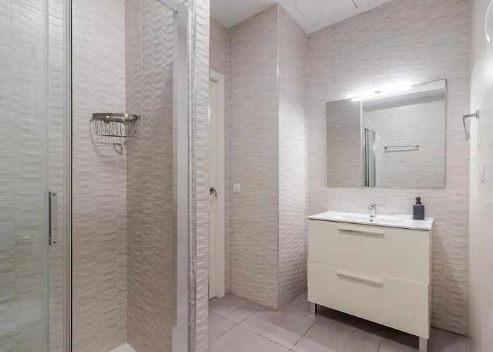 Breezy Bright Urban Oasis Apartament *