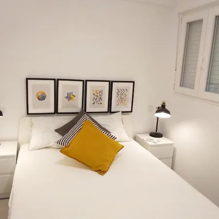 Breezy Bright Urban Oasis Apartment *