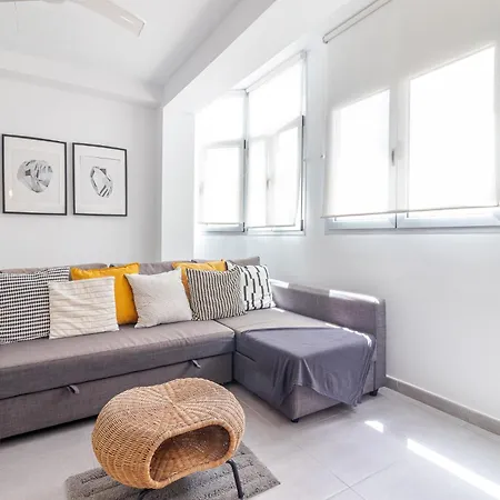 Apartment Breezy Bright Urban Oasis *